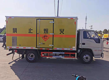 平远爆破器材运输车技术升级与安全合规新趋势